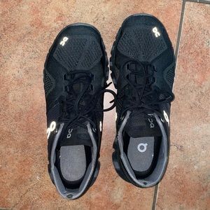 On cloud x2 black women’s size 9.5
